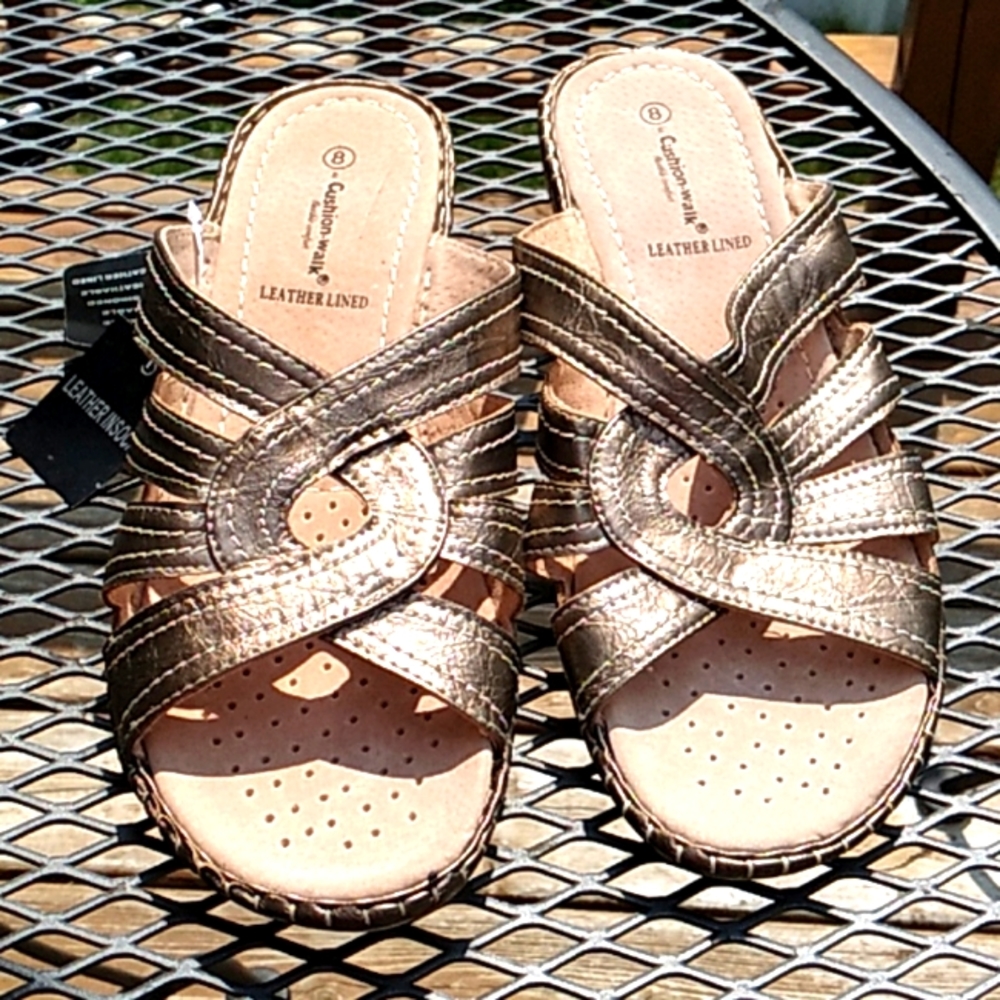 NWT Women's Cushion-walk light bronze sandals 10